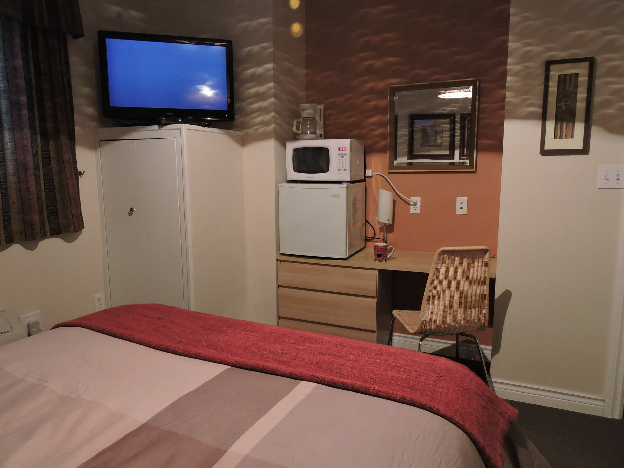 Bethel-Aspen Inn Bonnyville Bagian luar foto